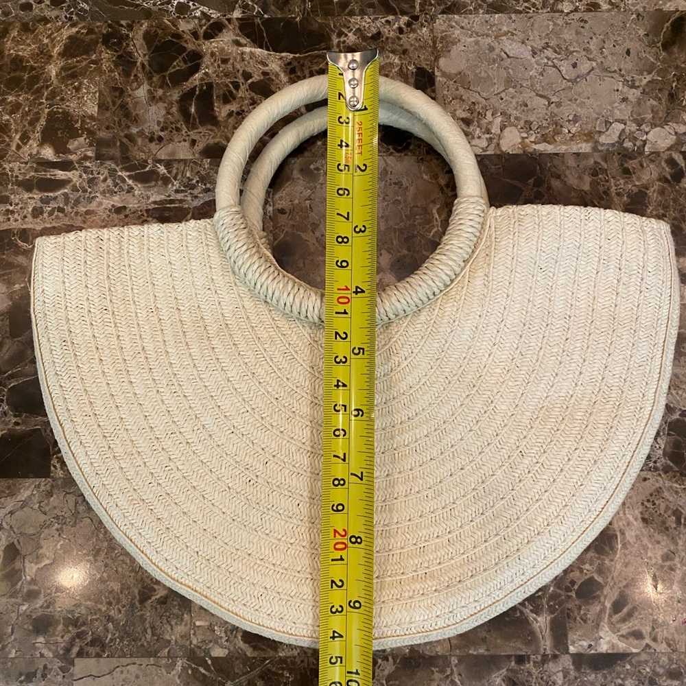 Elegant Cream Woven Handbag - Picture 3 of 5